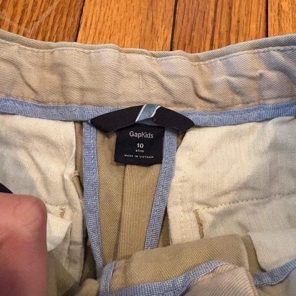 Gap Kids Khaki Shorts - Picture 2 of 4